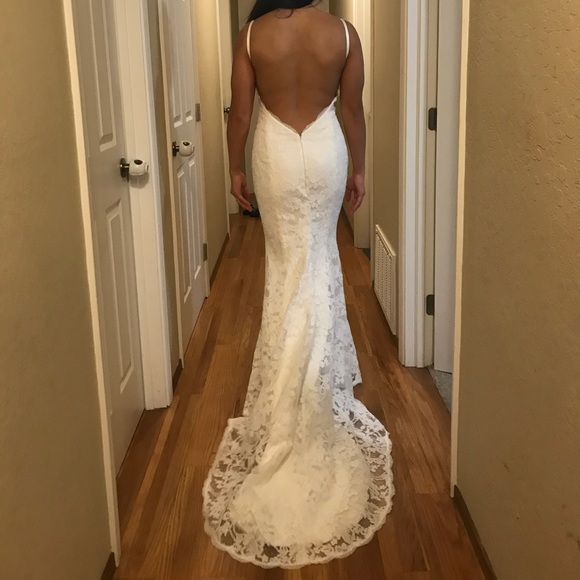 Lace wedding dress + veil - Picture 4 of 7